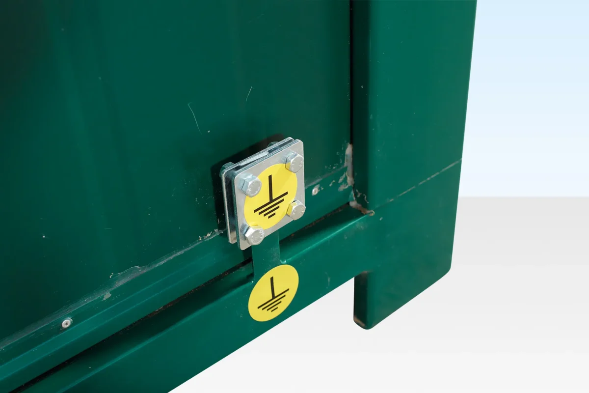 1+1 Double Mains Toilet 2.4m x 1.4m (RAL 6005) - Image 6