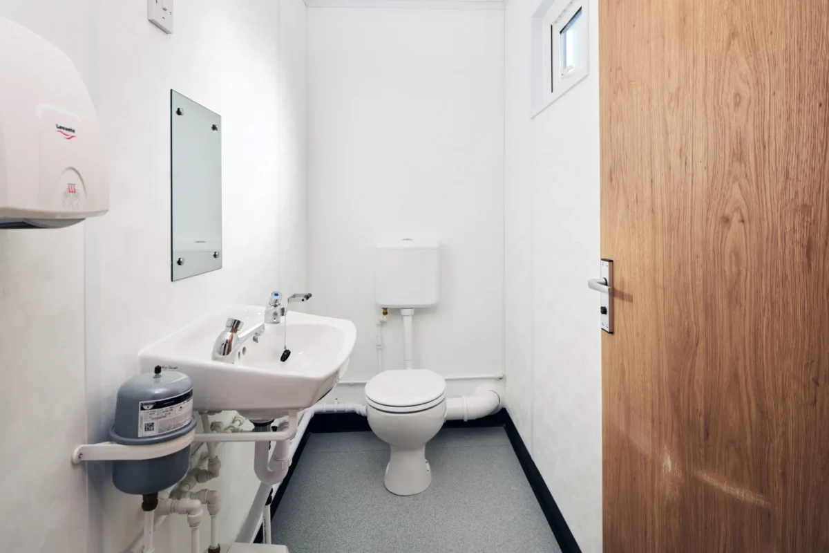 32ft x 10ft Steel Anti-Vandal Canteen/2+1 Toilet - Image 4